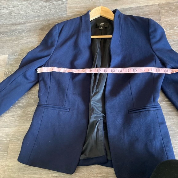 Chic collar-less JCrew 365 navy blue blazer size 8 (fits more like a 6) - Picture 2 of 3